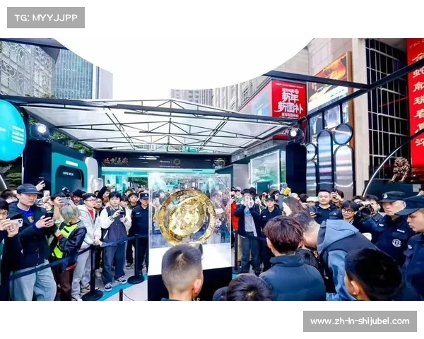 孙继海见证世俱杯奖杯首次亮相中国期待孩子们成长为未来足球明星 孙继海见证世俱杯奖杯首次亮相中国期待孩子们成长为未来足球明星
